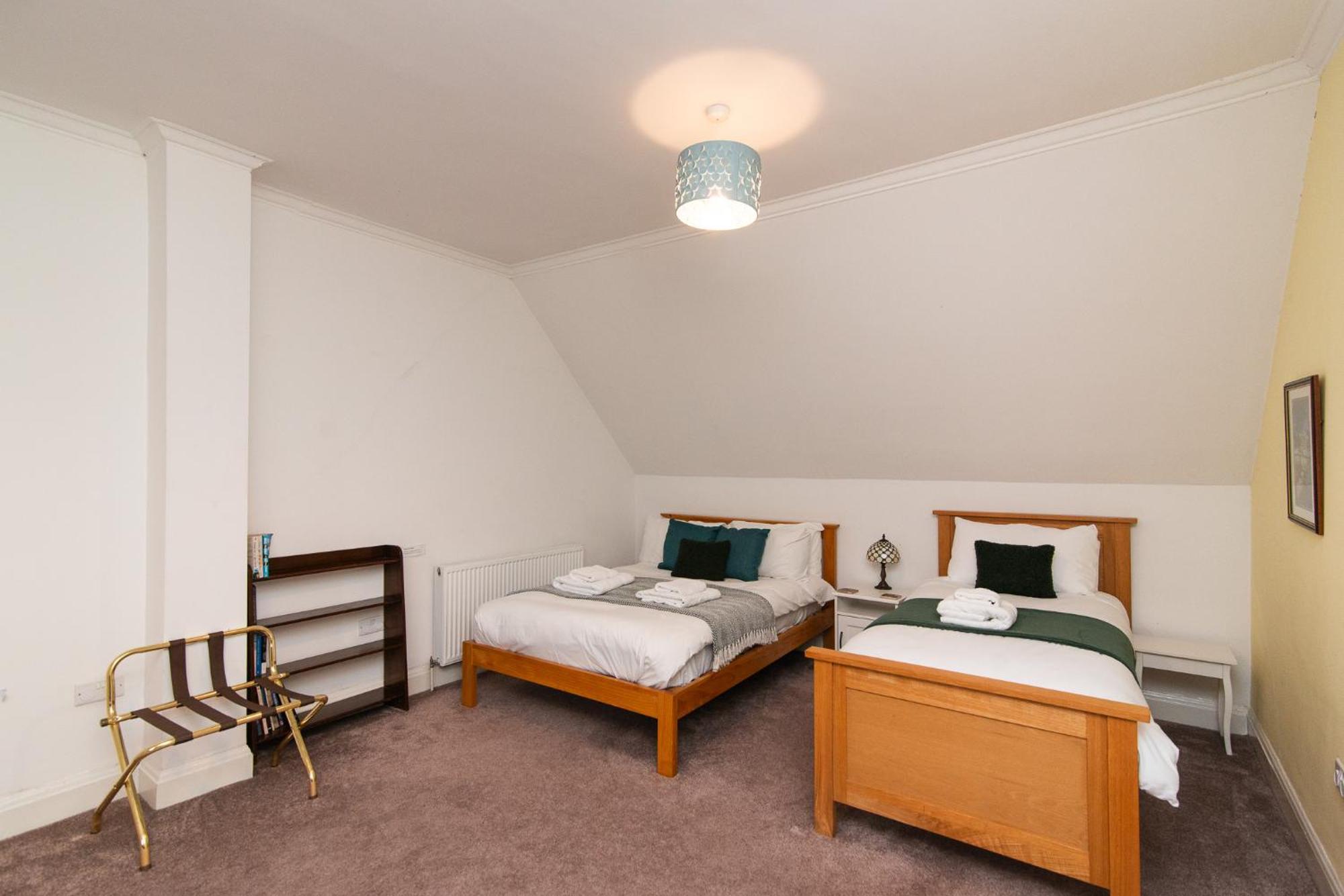 Spacious Retreat With River Views Near Peak District Matlock  Exterior photo